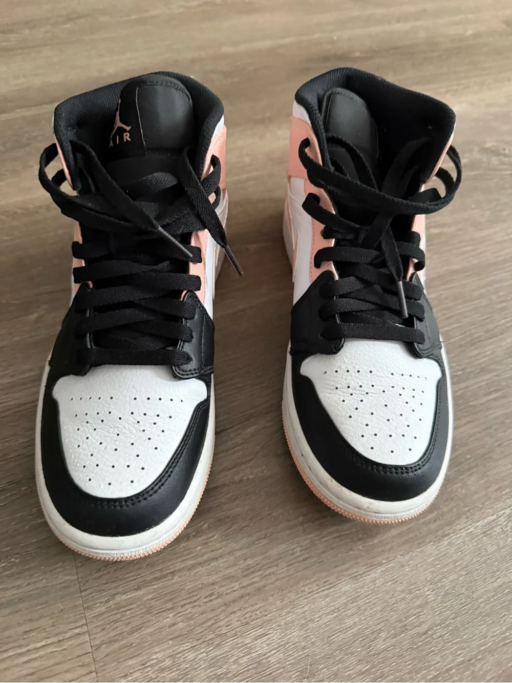 Jordan 1 Mid 'Crimson Tint’ sneakers in US Youth Size 7